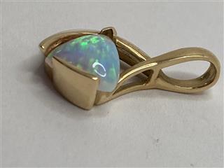 10K YELLOW GOLD SYNTHETIC OPAL PENDANT 1.8G